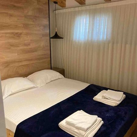 Lovely Loft 1-Bedroom In The Heart Of Tirana Kültér fotó