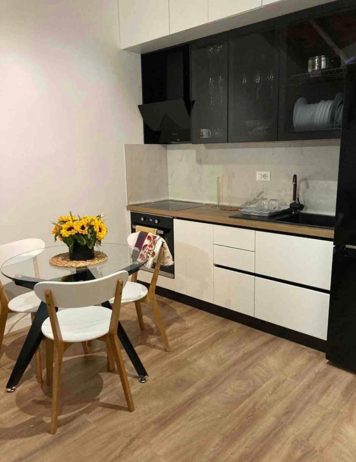 Lovely Loft 1-Bedroom In The Heart Of Tirana Kültér fotó