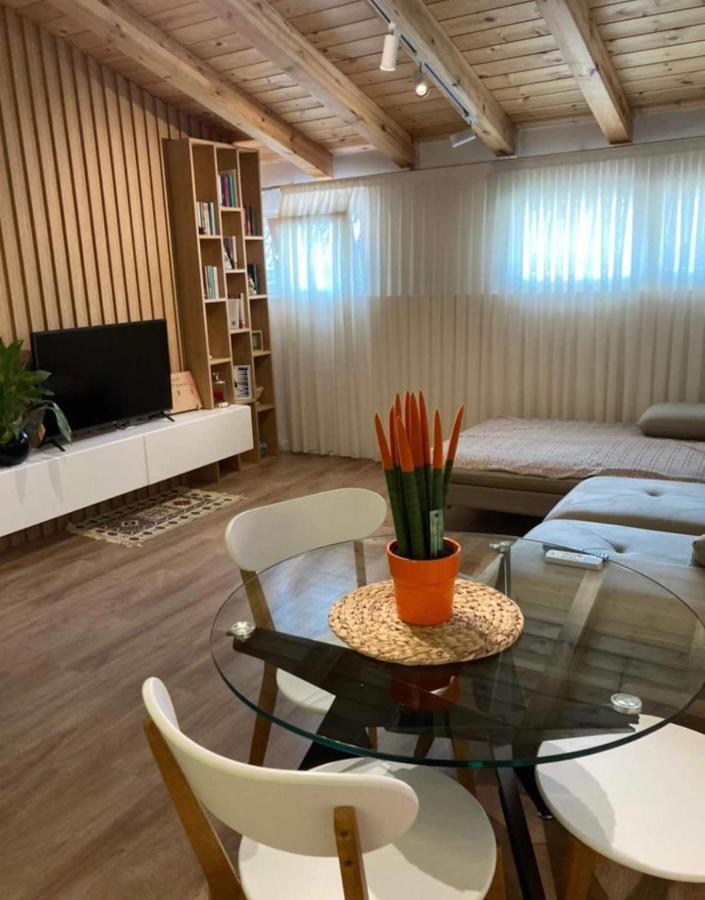 Lovely Loft 1-Bedroom In The Heart Of Tirana Kültér fotó