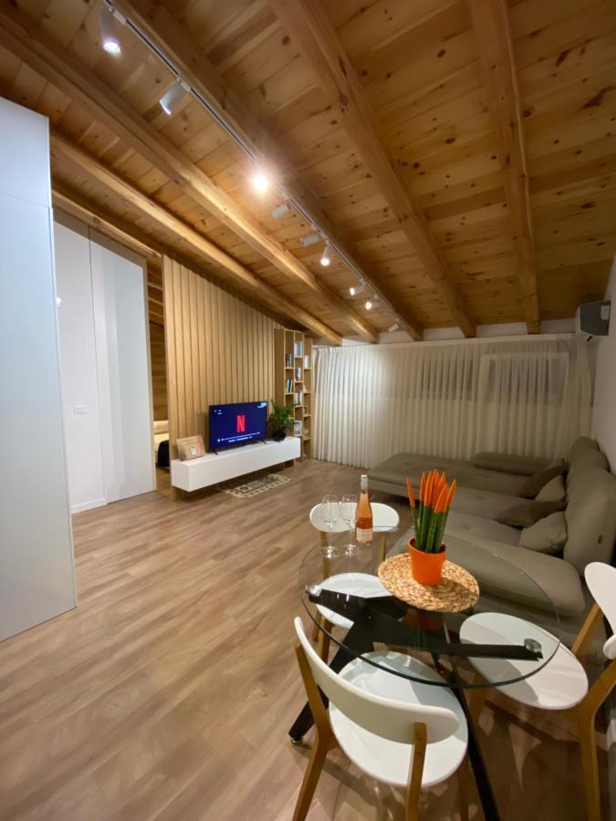 Lovely Loft 1-Bedroom In The Heart Of Tirana Kültér fotó